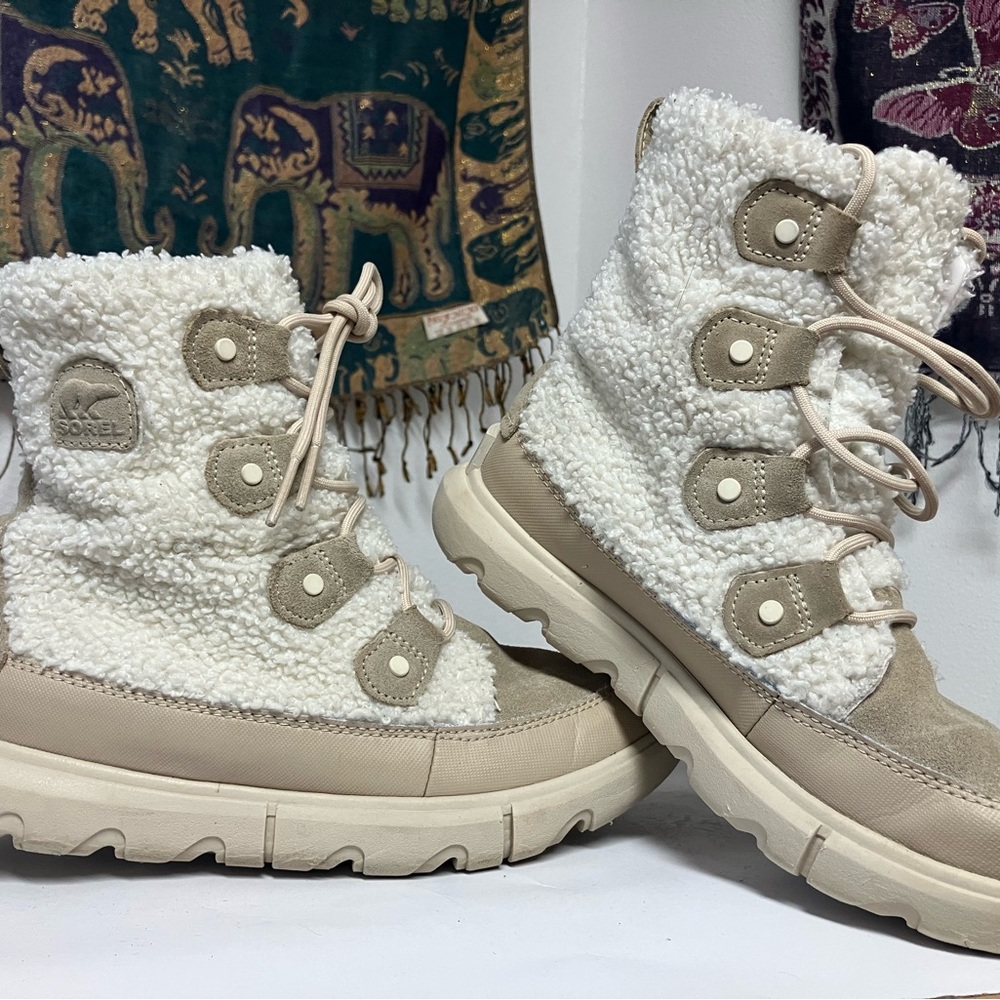 Sorel Women’s Cream and Tan Cozy Boots